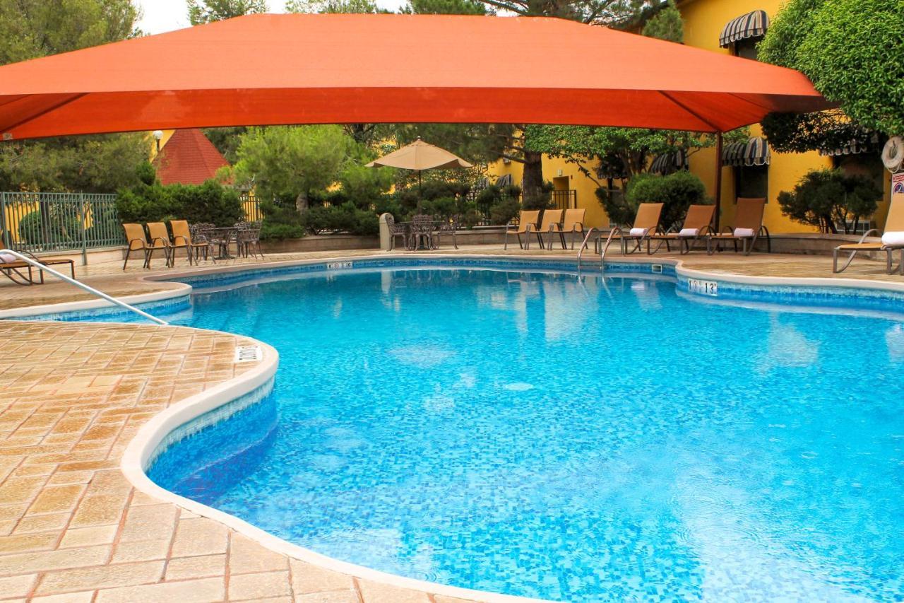 Holiday Inn Express Chihuahua By Ihg Экстерьер фото