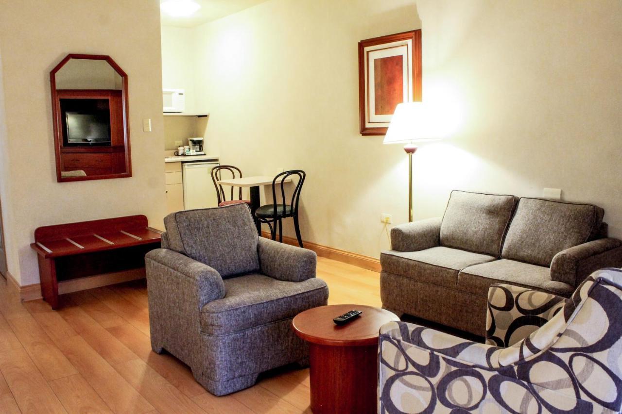 Holiday Inn Express Chihuahua By Ihg Экстерьер фото
