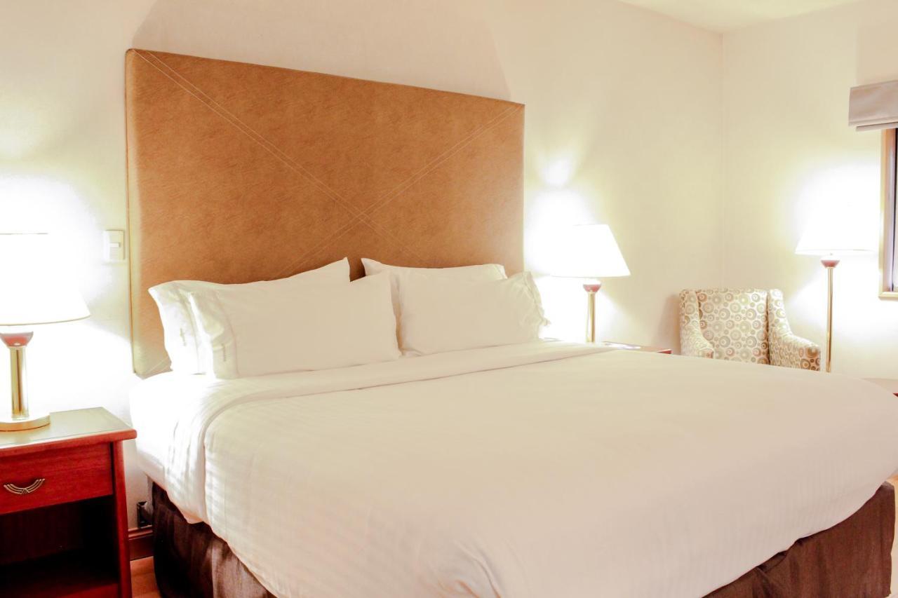 Holiday Inn Express Chihuahua By Ihg Экстерьер фото