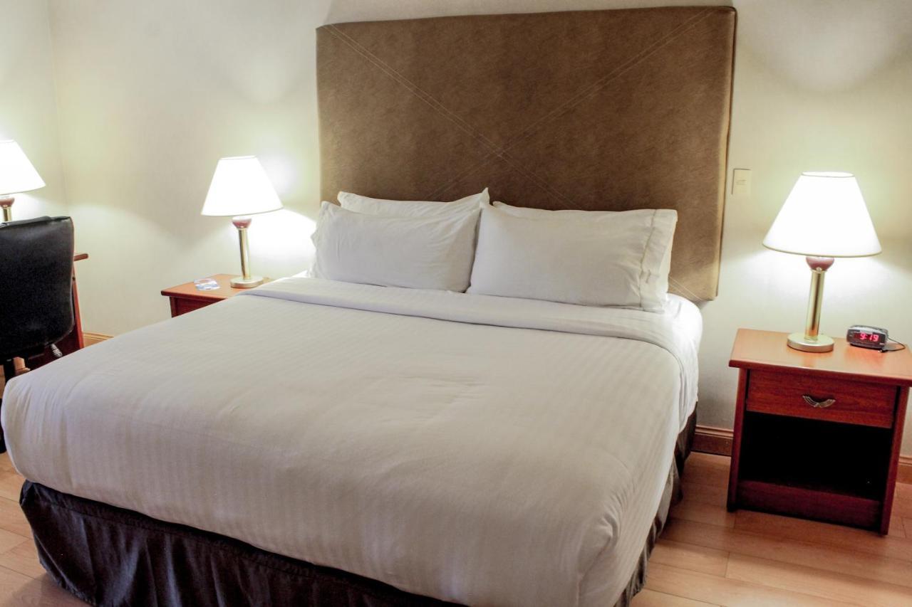 Holiday Inn Express Chihuahua By Ihg Экстерьер фото