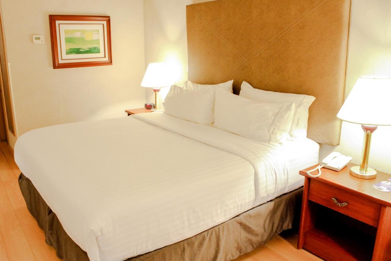 Holiday Inn Express Chihuahua By Ihg Экстерьер фото