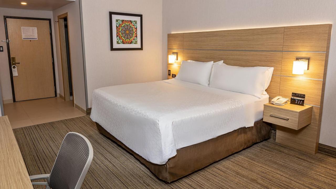 Holiday Inn Express Chihuahua By Ihg Экстерьер фото