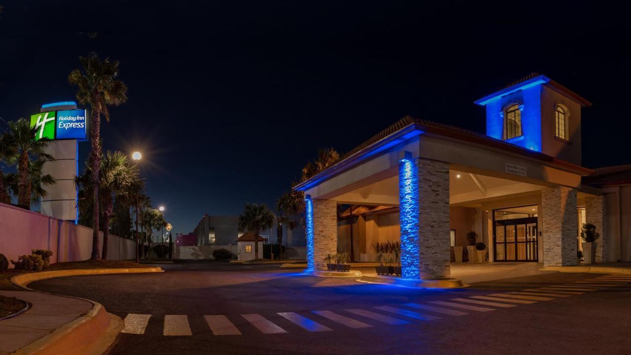 Holiday Inn Express Chihuahua By Ihg Экстерьер фото