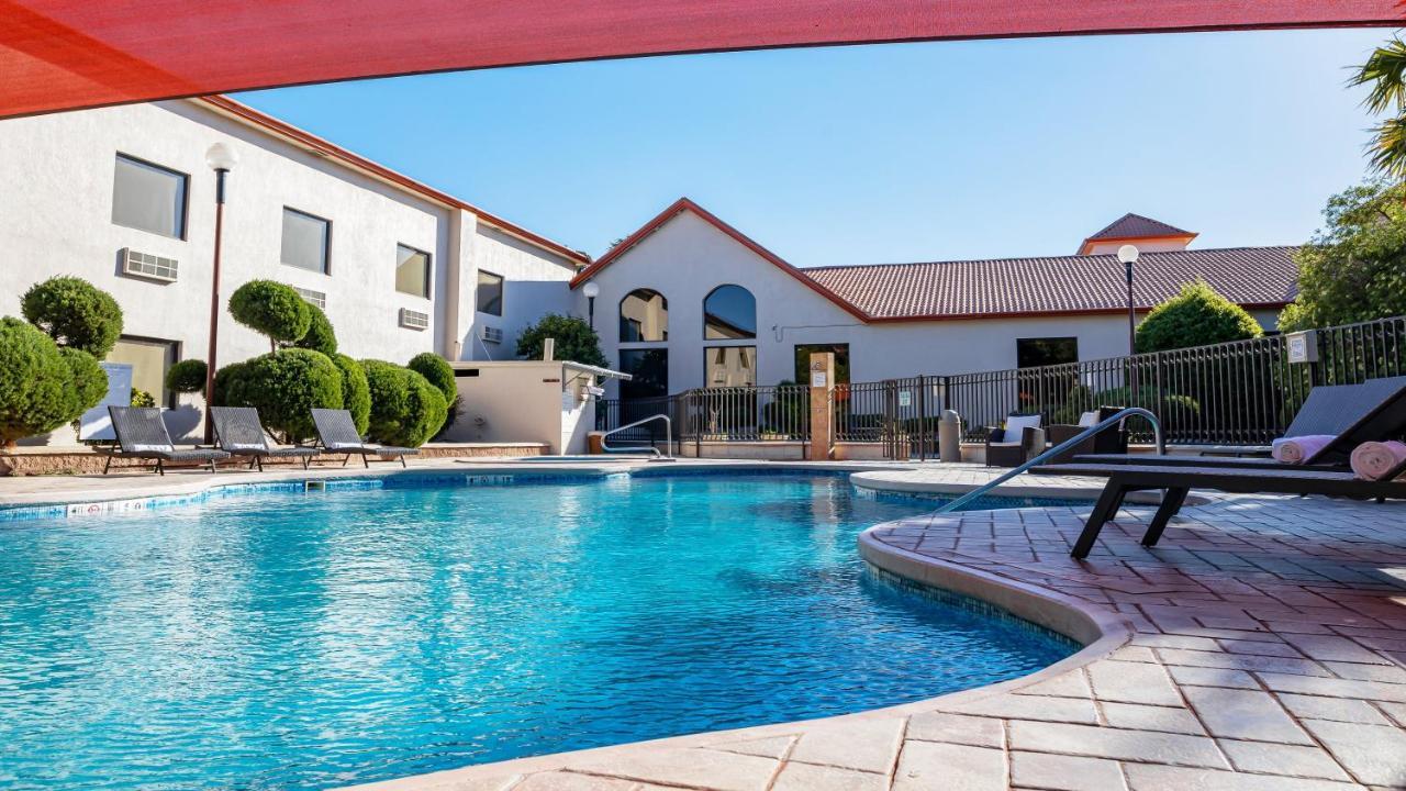 Holiday Inn Express Chihuahua By Ihg Экстерьер фото
