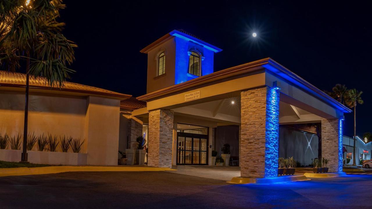 Holiday Inn Express Chihuahua By Ihg Экстерьер фото