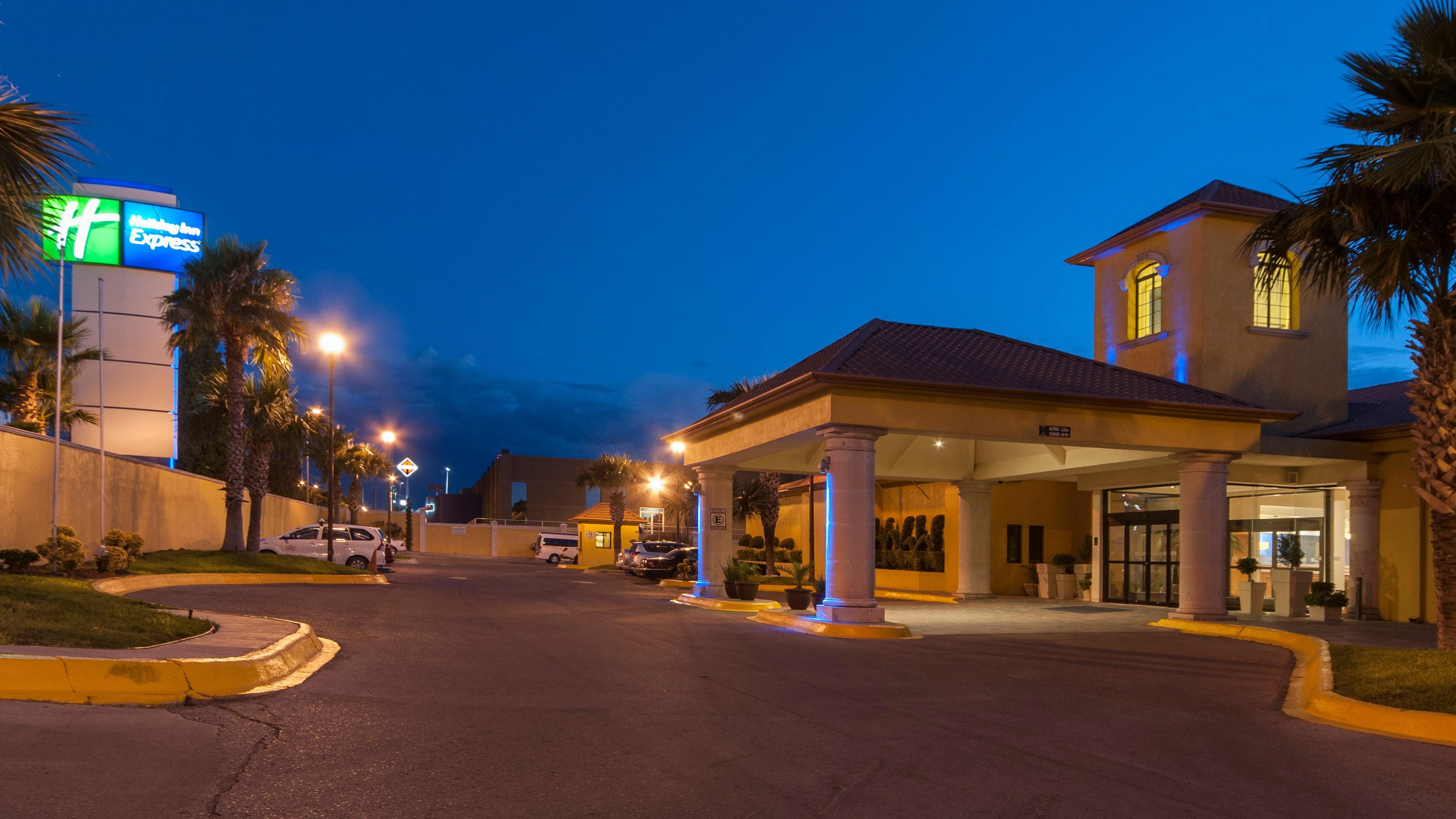 Holiday Inn Express Chihuahua By Ihg Экстерьер фото