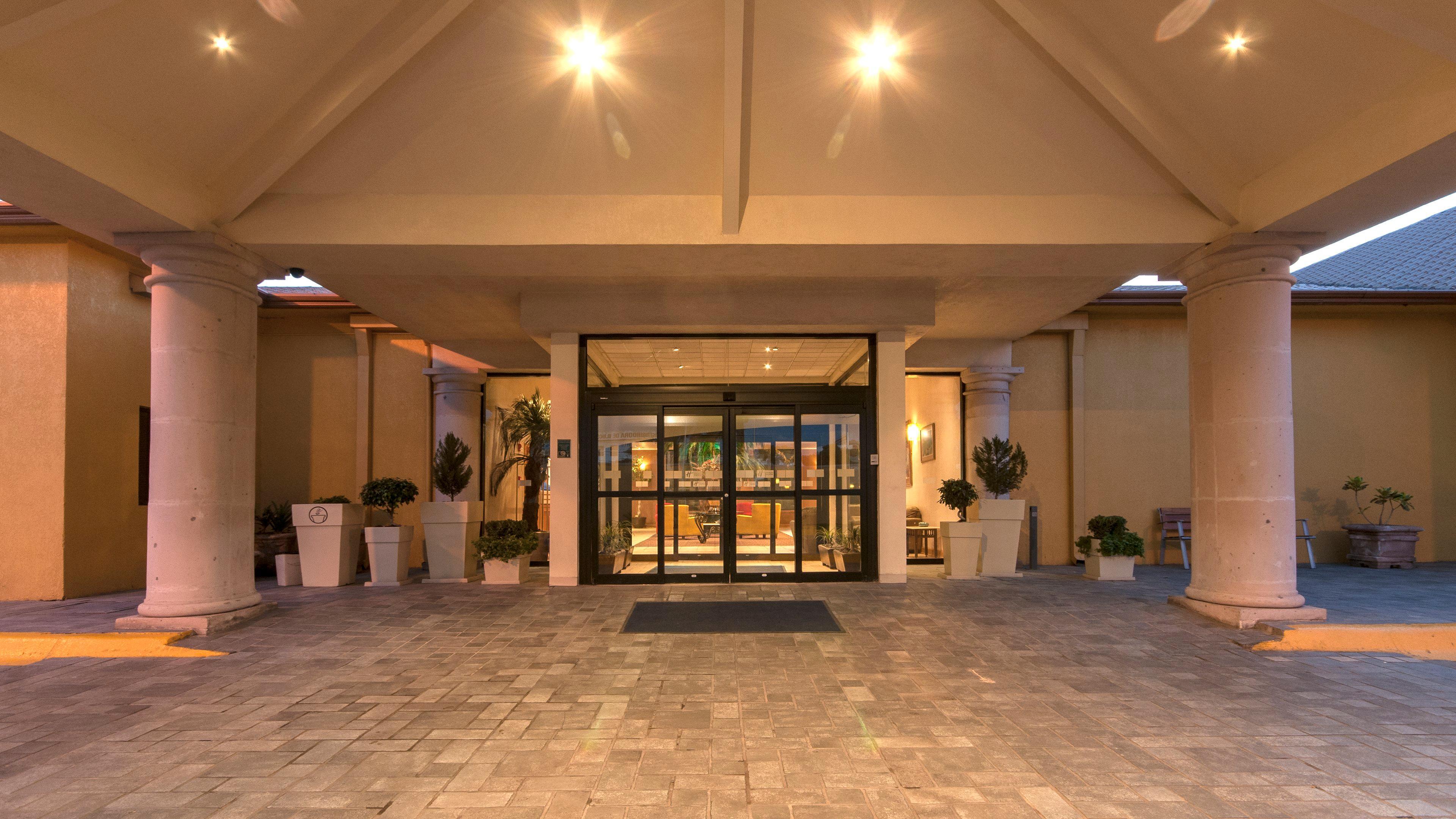 Holiday Inn Express Chihuahua By Ihg Экстерьер фото